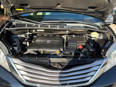 Used 2015 Toyota Sienna XLE w/ XLE Navigation Package FWD image 17