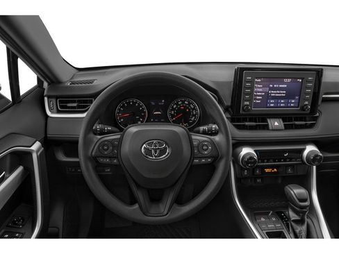 Used 2021 Toyota RAV4 XLE w/ Convenience Package FWD image 4