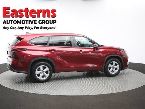 Used 2023 Toyota Highlander LE AWD/4WD image 44