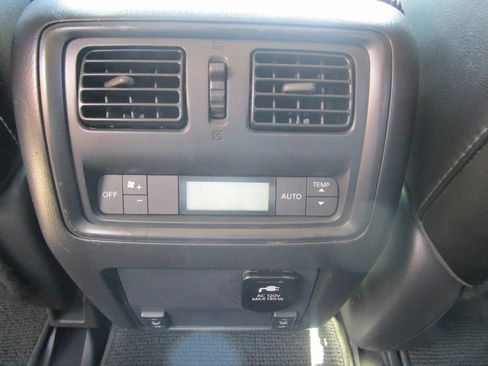 Used 2017 Nissan Pathfinder SL FWD image 21