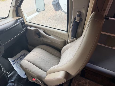 Used 2014 Chevrolet Express 4500 w/ RV Package RWD image 23