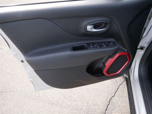 Used 2018 Jeep Renegade Trailhawk image 12