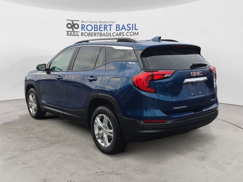 Used 2021 GMC Terrain SLE w/ Driver Convenience Package image 3