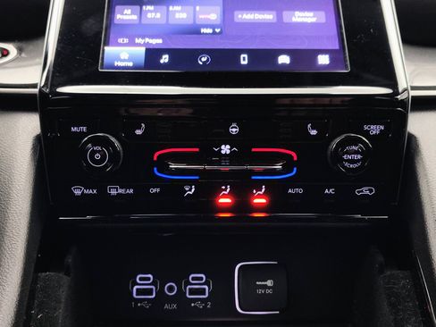 Used 2022 Jeep Grand Cherokee Laredo w/ Luxury Tech Group I image 35