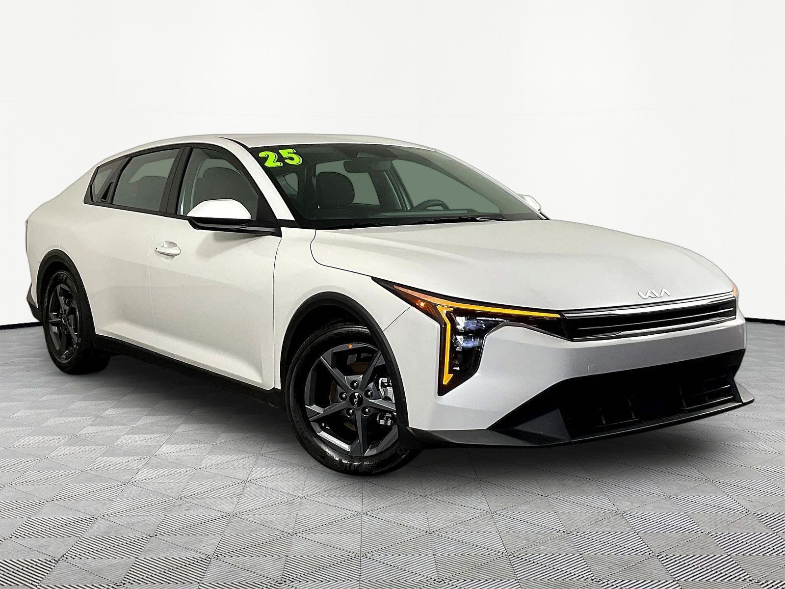 Certified 2025 Kia K4 FWD image 3