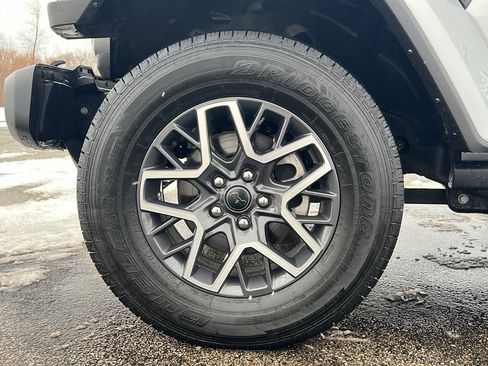 Used 2024 Jeep Wrangler Sahara w/ Technology Group image 9