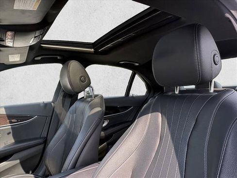 Used 2017 Mercedes-Benz E 300 4MATIC image 9