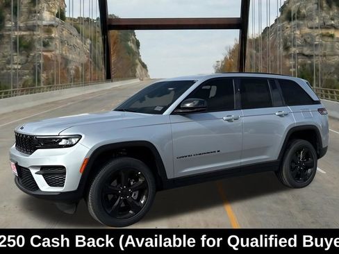 New 2025 Jeep Grand Cherokee Altitude RWD image 3