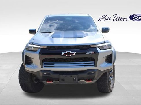 Used 2025 Chevrolet Colorado ZR2 w/ Technology Package AWD/4WD image 9