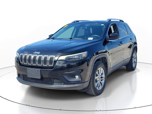 Used 2019 Jeep Cherokee Latitude Plus w/ Cold Weather Group AWD/4WD image 3