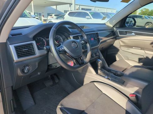Used 2019 Volkswagen Atlas SE w/ Panoramic Sunroof Package FWD image 7