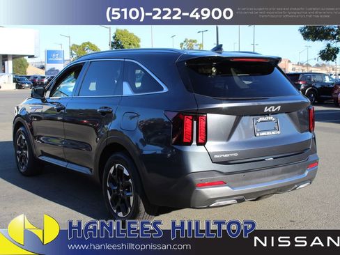 Used 2024 Kia Sorento S image 9