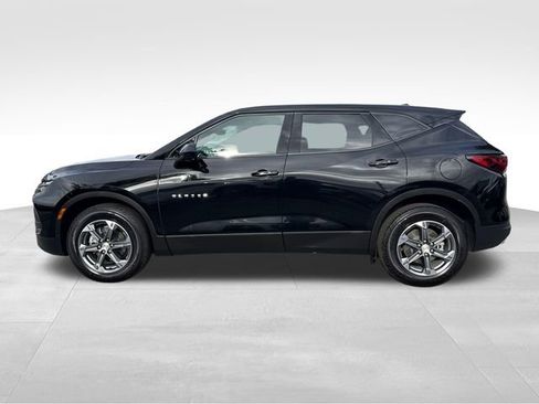 Used 2025 Chevrolet Blazer LT AWD/4WD image 2