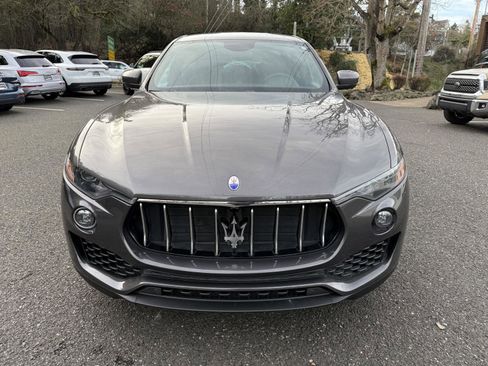 Used 2017 Maserati Levante image 3