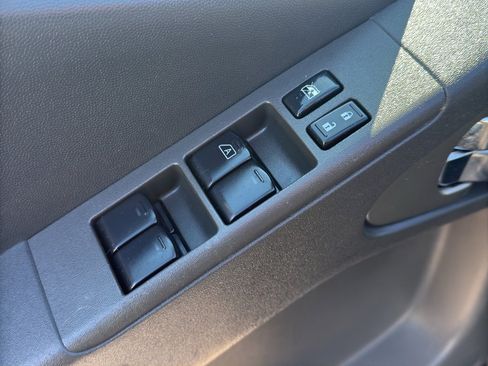 Used 2017 Nissan Frontier PRO-4X image 12