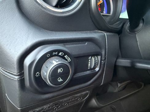 Used 2025 Jeep Gladiator Sport AWD/4WD image 17