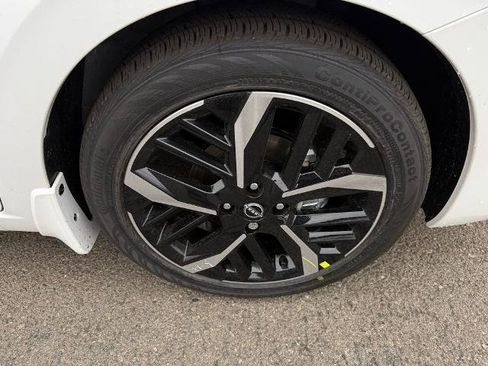 New 2025 Nissan Versa SR w/ Trunk Package image 9