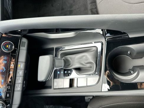 Certified 2025 Hyundai Elantra SEL image 62