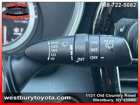 Used 2021 Toyota Highlander XLE AWD/4WD image 27