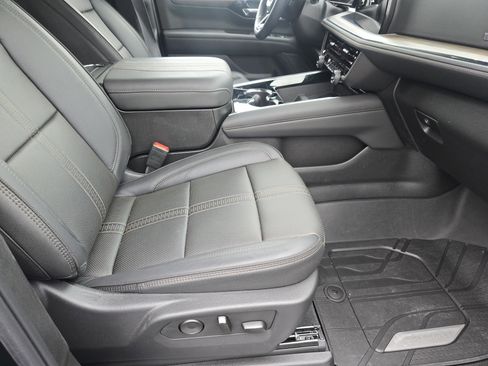 New 2026 Chevrolet Suburban High Country image 24