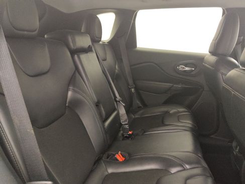 Used 2020 Jeep Cherokee Latitude Plus FWD image 19
