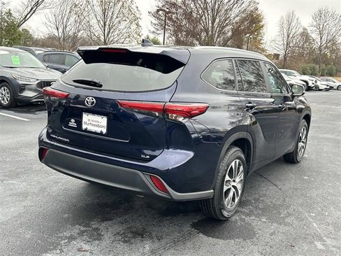 Used 2023 Toyota Highlander XLE image 4
