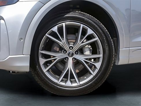 Used 2024 Audi Q8 Prestige image 4