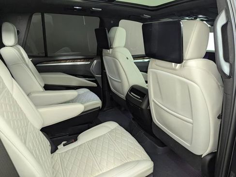 Used 2025 Cadillac Escalade Sport Platinum w/ LPO, Floor Liner Package AWD/4WD image 18