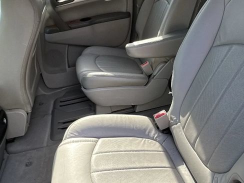 Used 2012 Buick Enclave Leather FWD image 4