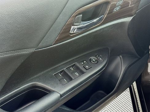 Used 2017 Honda Accord EX-L image 12