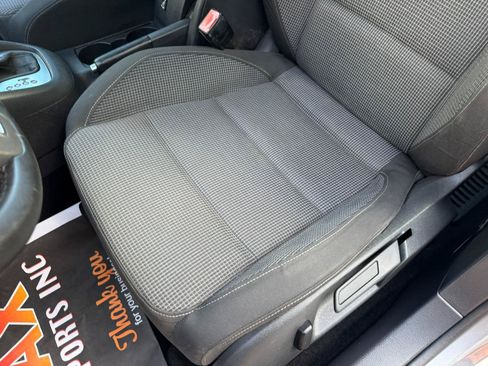 Used 2013 Volkswagen Golf 4-Door FWD image 20