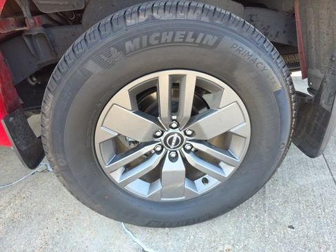 Certified 2025 Nissan Frontier SV w/ SV Convenience Package RWD image 9