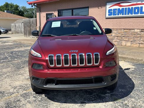 Used 2017 Jeep Cherokee Sport FWD image 4