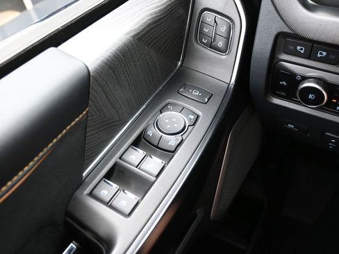 Used 2024 Ford F350 Platinum w/ FX4 Off-Road Package image 25