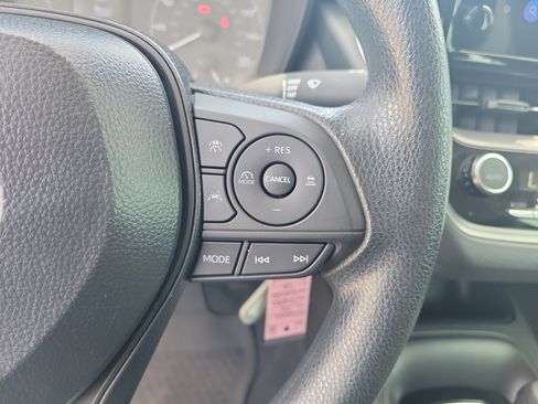 Used 2025 Toyota Corolla LE FWD image 23