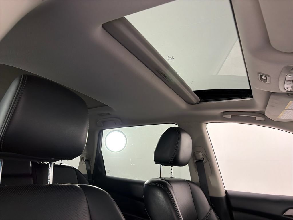 Used 2016 Nissan Pathfinder Platinum AWD/4WD image 32