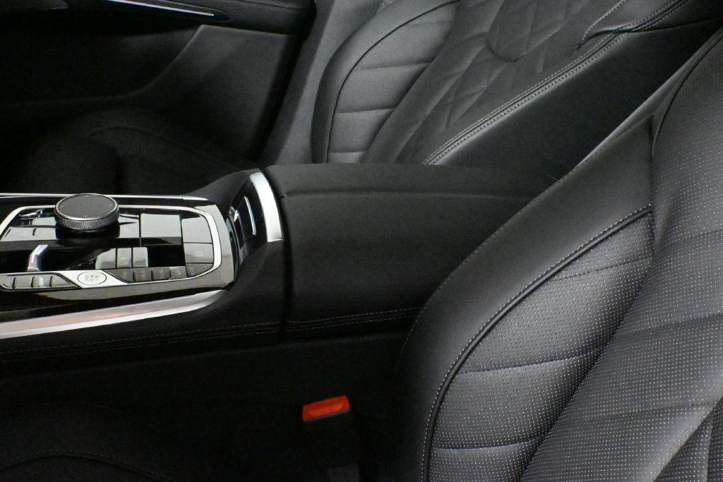 Used 2026 BMW X5 xDrive40i w/ M Sport Package AWD/4WD image 26