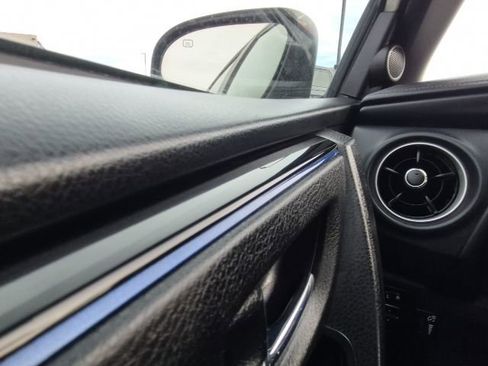 Used 2018 Toyota Corolla SE image 30