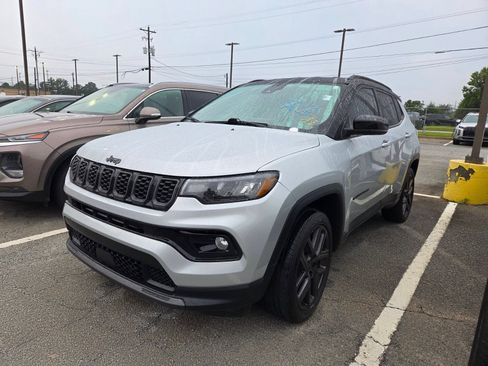 Used 2026 Jeep Compass Limited AWD/4WD image 3