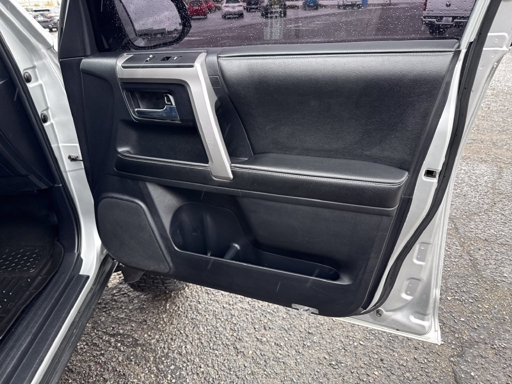 Used 2014 Toyota 4Runner SR5 AWD/4WD image 34