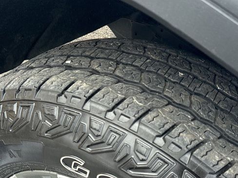 Used 2022 GMC Sierra 1500 SLE w/ X31 Off-Road Package image 13