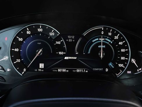 Used 2019 BMW 530e w/ Convenience Package RWD image 17