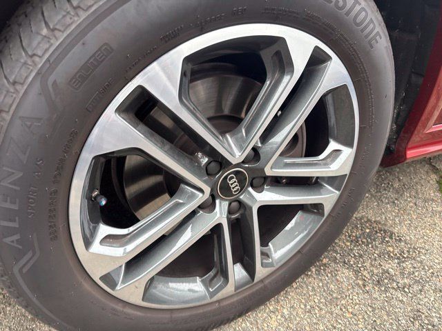 Used 2025 Audi Q5 Premium Plus w/ Premium Plus AWD/4WD image 3
