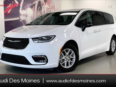 Used 2024 Chrysler Pacifica Touring-L