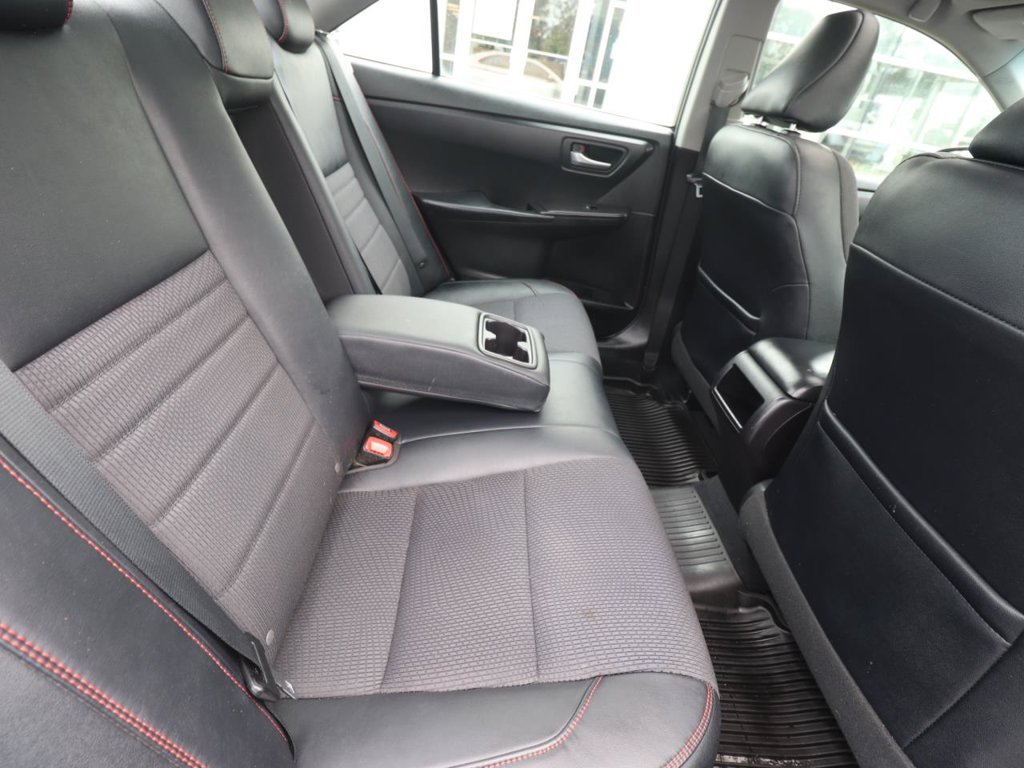 Used 2016 Toyota Camry SE w/ Moonroof Package FWD image 21