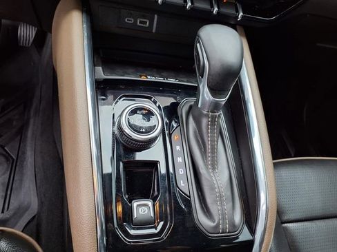 Used 2025 GMC Canyon Denali AWD/4WD image 16