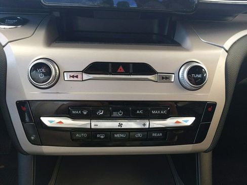 Used 2023 Ford Explorer XLT w/ Equipment Group 202A AWD/4WD image 21