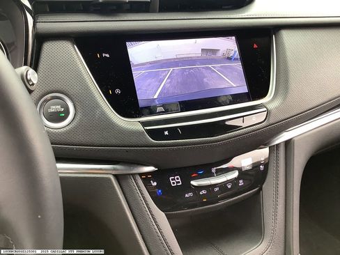 Used 2025 Cadillac XT5 Premium Luxury image 10