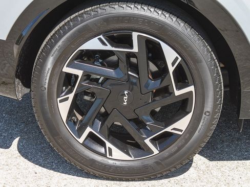 Used 2023 Kia Sportage SX image 12