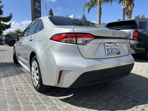 Used 2022 Toyota Corolla LE image 3